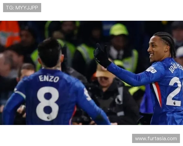 切尔西高位压迫下防线频繁暴露空间,防守稳定性面临考验 切尔西高位压迫下防线频繁暴露空间,防守稳定性面临考验